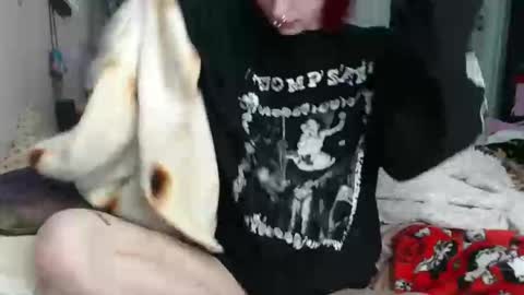 Snapshot of devilg1rl chatting on 06.02.26 poutyangel online show from 06.02.26