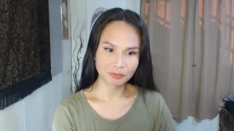 Snapshot of devine_g chatting on 12.04.24 Igat online show from 12.04.24