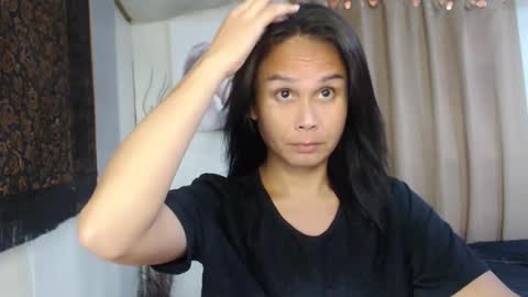 Snapshot of devine_g chatting on 12.16.24 Igat online show from 12.16.24