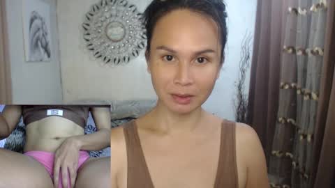 Snapshot of devine_g chatting on 12.24.24 Igat online show from 12.24.24