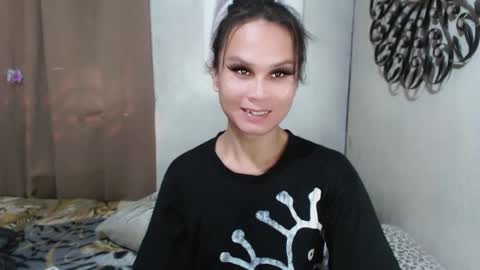 Snapshot of devine_g chatting on 01.28.25 Igat online show from 01.28.25