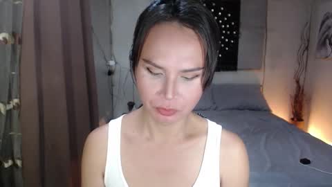 Snapshot of devine_g chatting on 02.07.25 Igat online show from 02.07.25