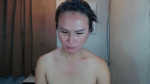 Snapshot of devine_g chatting on 03.10.25 Igat online show from 03.10.25