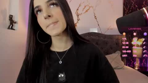 Snapshot of devlin_violet__ chatting on 11.09.25 PaulaInsta paulacastellanos 1Pvt open online show from 11.09.25