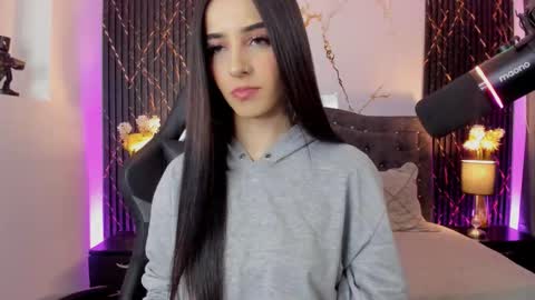 Snapshot of devlin_violet__ chatting on 11.09.25 PaulaInsta paulacastellanos 1Pvt open online show from 11.09.25