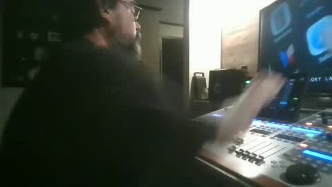 Snapshot of dexterbanana chatting on 06.21.26 Mike Sounde online show from 06.21.26