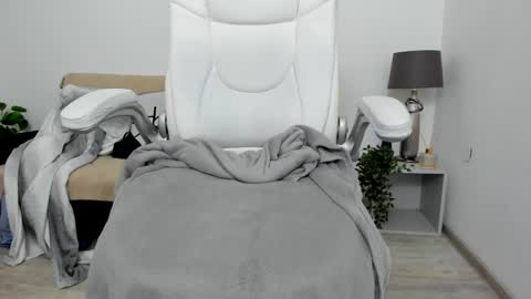 Snapshot of deya_divine chatting on 02.05.25 Deya online show from 02.05.25