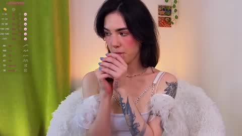 Snapshot of di_moon_ chatting on 12.21.25 Diana online show from 12.21.25