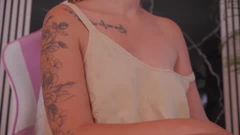 Snapshot of diamond_ava_ chatting on 07.19.26 Thea online show from 07.19.26