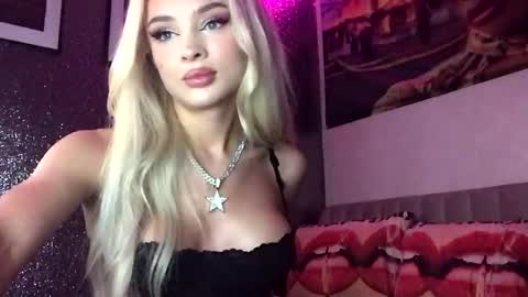 Snapshot of diamond_the_blonde chatting on 10.06.25 Diamond online show from 10.06.25