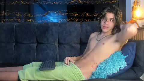 Snapshot of diamond_twink chatting on 09.24.25 diamond_twink online show from 09.24.25