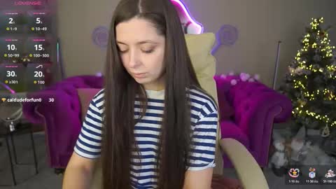 Snapshot of diamondeyeess chatting on 12.22.25 Sasha online show from 12.22.25