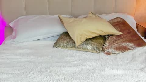 dianac1998 online show from 10.15.25