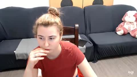 Snapshot of dianasmiey7 chatting on 01.22.25 dianasmiey7 online show from 01.22.25