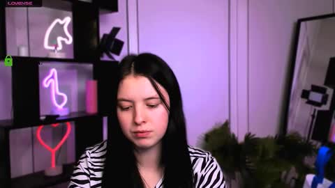 Snapshot of diara_ti chatting on 12.16.25 diara ti online show from 12.16.25