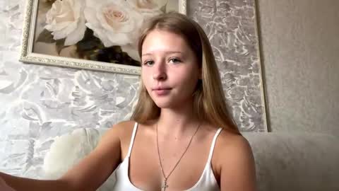 Mia 18 . online show from 02.15.26