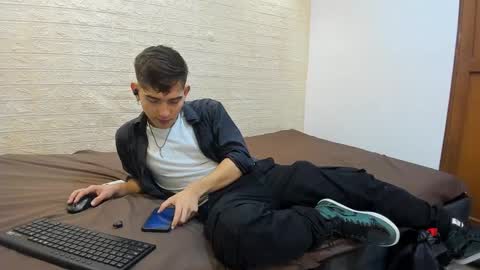 Snapshot of diegorogue_ chatting on 12.18.24 Diego rogue online show from 12.18.24