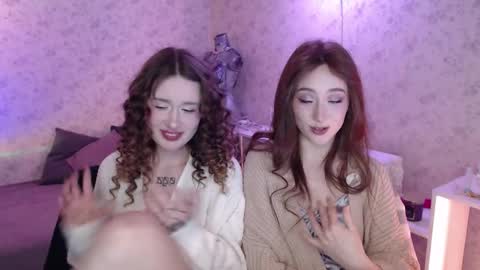 Hi im Alice 3 Im usualy online 03-10 or 17-21 UTC0 online show from 12.22.25