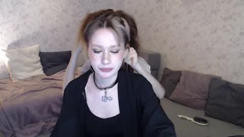 Hi im Alice 3 Im usualy online 03-10 or 17-21 UTC0 online show from 02.09.26
