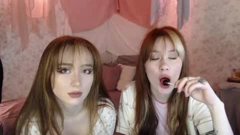 Hi im Alice 3 Im usualy online 03-10 or 17-21 UTC0 online show from 04.11.26