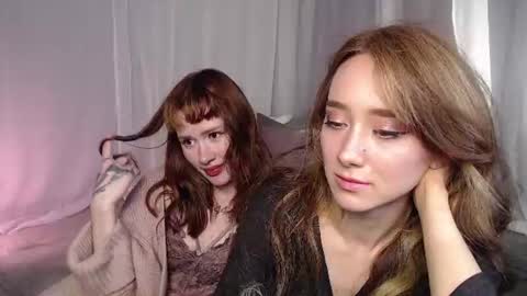 Hi im Alice 3 Im usualy online 03-10 or 17-21 UTC0 online show from 07.23.26