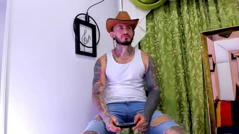 Snapshot of dilan_scootk_ chatting on 11.17.25 dilan_scootk_ online show from 11.17.25