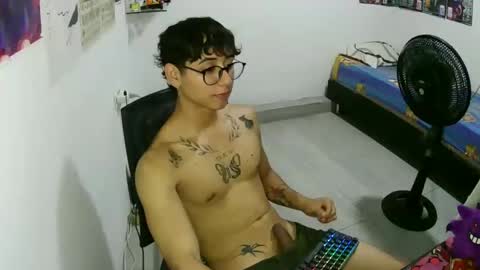 Snapshot of dillom420 chatting on 10.07.25 dillom420 online show from 10.07.25