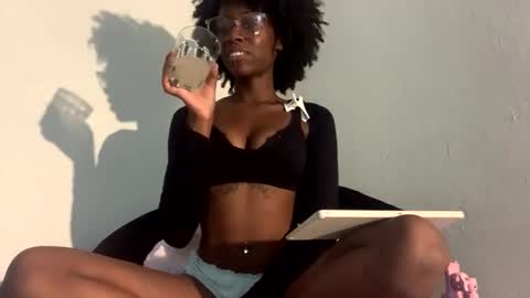 Snapshot of dimedoll33 chatting on 09.15.25 black american princess online show from 09.15.25