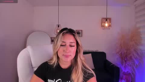 Snapshot of dina_ride chatting on 10.08.25 online show from 10.08.25