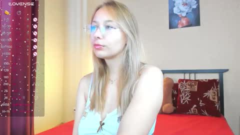 Snapshot of dina_sunshine chatting on 09.15.25 Dina online show from 09.15.25