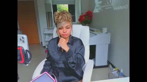 diosadeluniverso_ online show from 04.16.26