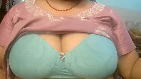 Snapshot of dipa2345 chatting on 10.31.25 dipa2345 online show from 10.31.25