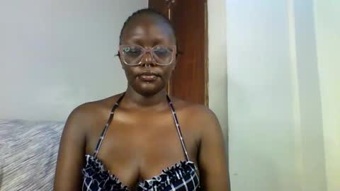 Snapshot of dirty_sweet_2 chatting on 12.17.25 ELLE online show from 12.17.25