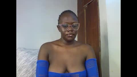 Snapshot of dirty_sweet_2 chatting on 12.18.25 ELLE online show from 12.18.25