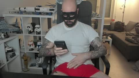 Snapshot of dirtybalws chatting on 12.22.24 Robert online show from 12.22.24