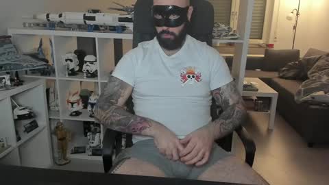 Snapshot of dirtybalws chatting on 01.13.25 Robert online show from 01.13.25