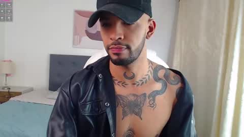 Snapshot of dirtybhot chatting on 12.10.24 I just want to be happy online show from 12.10.24