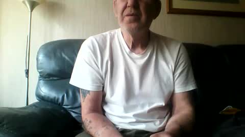 Snapshot of discovery63 chatting on 10.04.25 discovery63 online show from 10.04.25