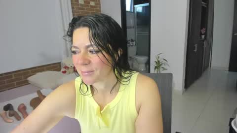 Snapshot of disneey2888 chatting on 06.25.26 disneey2888 online show from 06.25.26