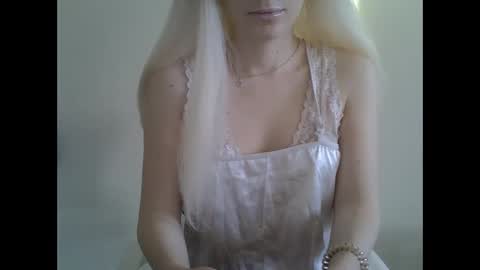 DitaMilton online show from 01.18.25