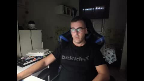 Snapshot of ditos_c chatting on 10.02.25 ditos_c online show from 10.02.25