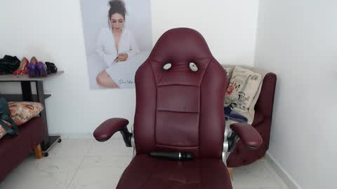 Snapshot of diva_milf chatting on 01.08.26 Diva online show from 01.08.26