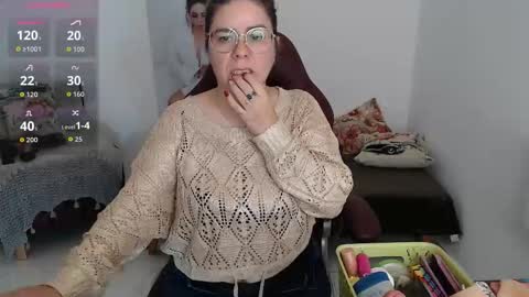 Snapshot of diva_milf chatting on 01.12.26 Diva online show from 01.12.26