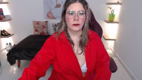 Snapshot of diva_milf chatting on 02.25.26 Diva online show from 02.25.26