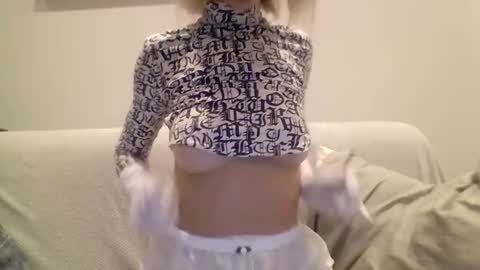 Snapshot of divine_creature chatting on 01.15.25 divine_creature online show from 01.15.25