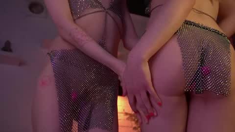 Snapshot of divine_lights chatting on 12.21.24 Eva and Lucia online show from 12.21.24