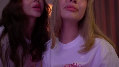 Snapshot of divine_lights chatting on 12.24.24 Eva and Lucia online show from 12.24.24