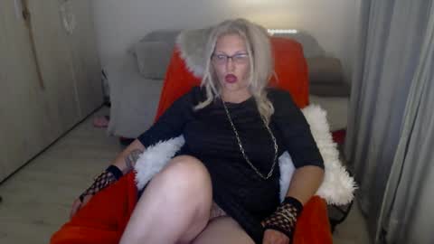 Snapshot of divineblond chatting on 05.20.26 Alexxa online show from 05.20.26
