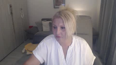 Snapshot of divineblond chatting on 05.24.26 Alexxa online show from 05.24.26