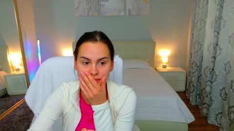 Snapshot of divineluxe chatting on 06.04.26 Ivory Blue. online show from 06.04.26